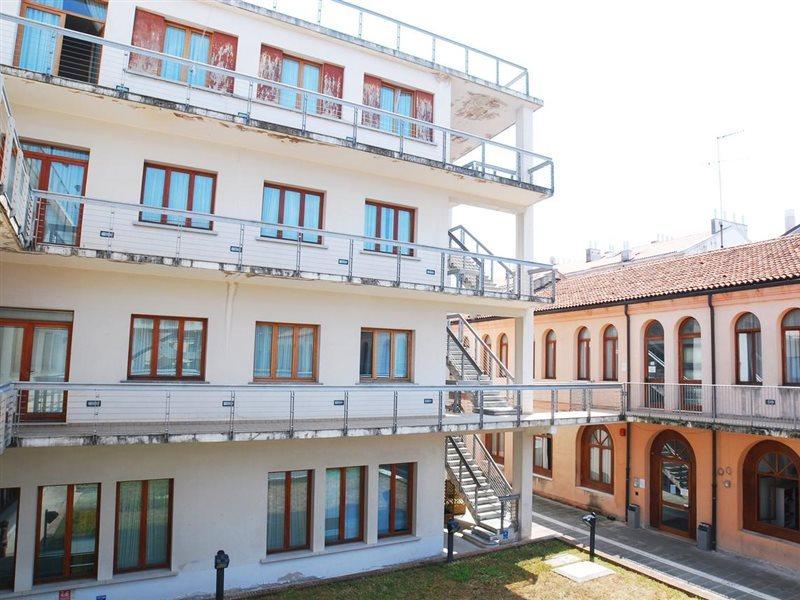 Sunny Terrace Hostel Venedig Exteriör bild