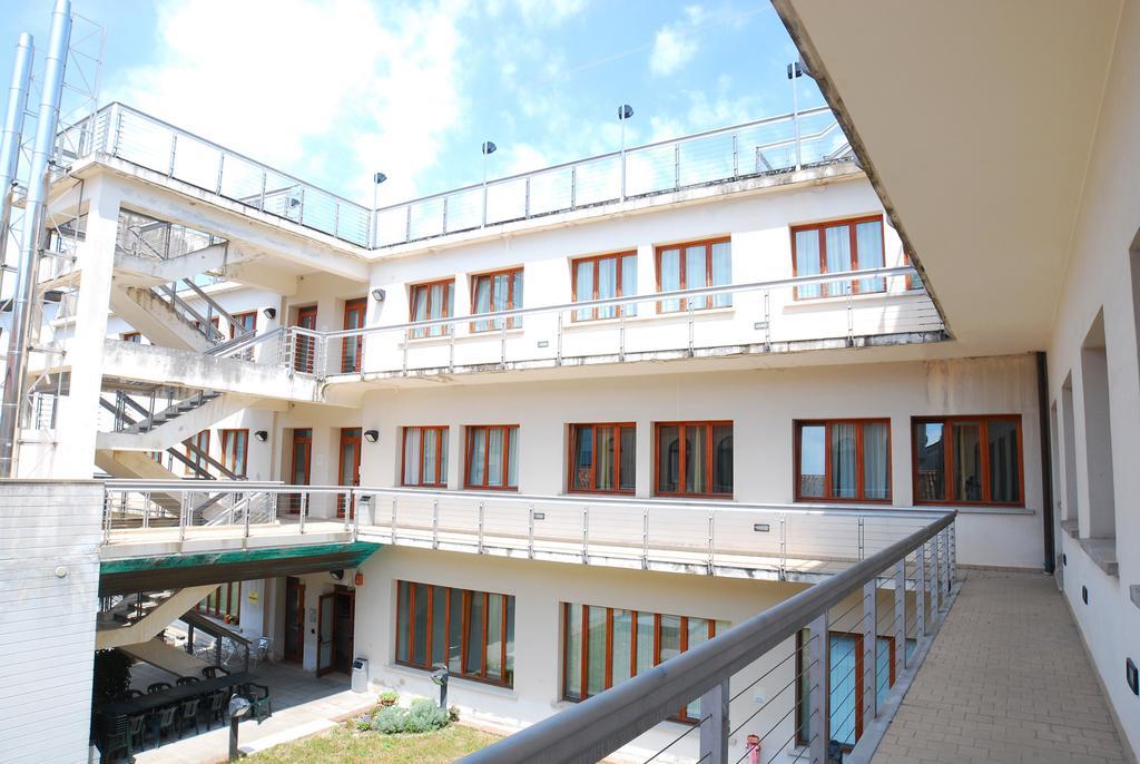 Sunny Terrace Hostel Venedig Exteriör bild