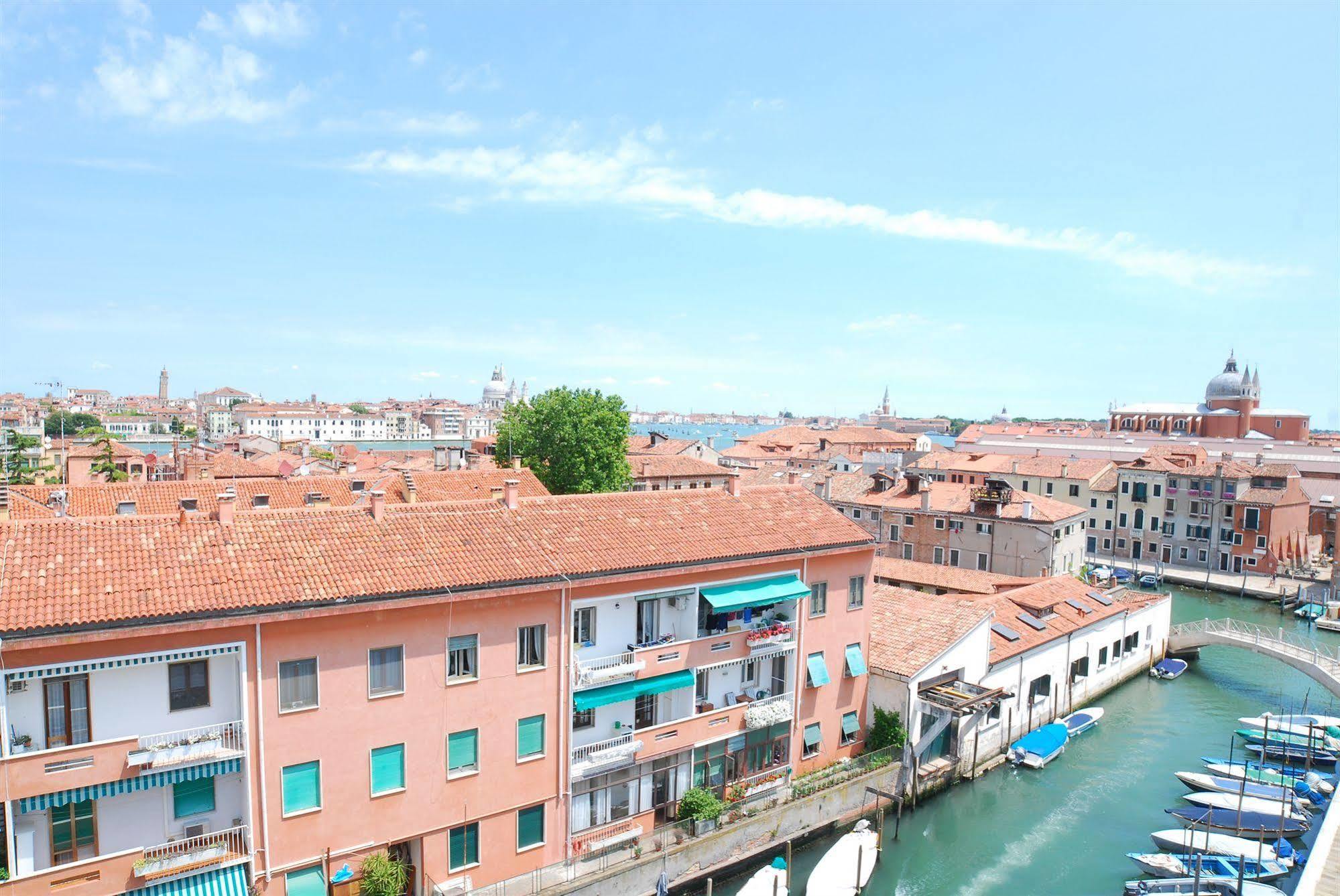Sunny Terrace Hostel Venedig Exteriör bild