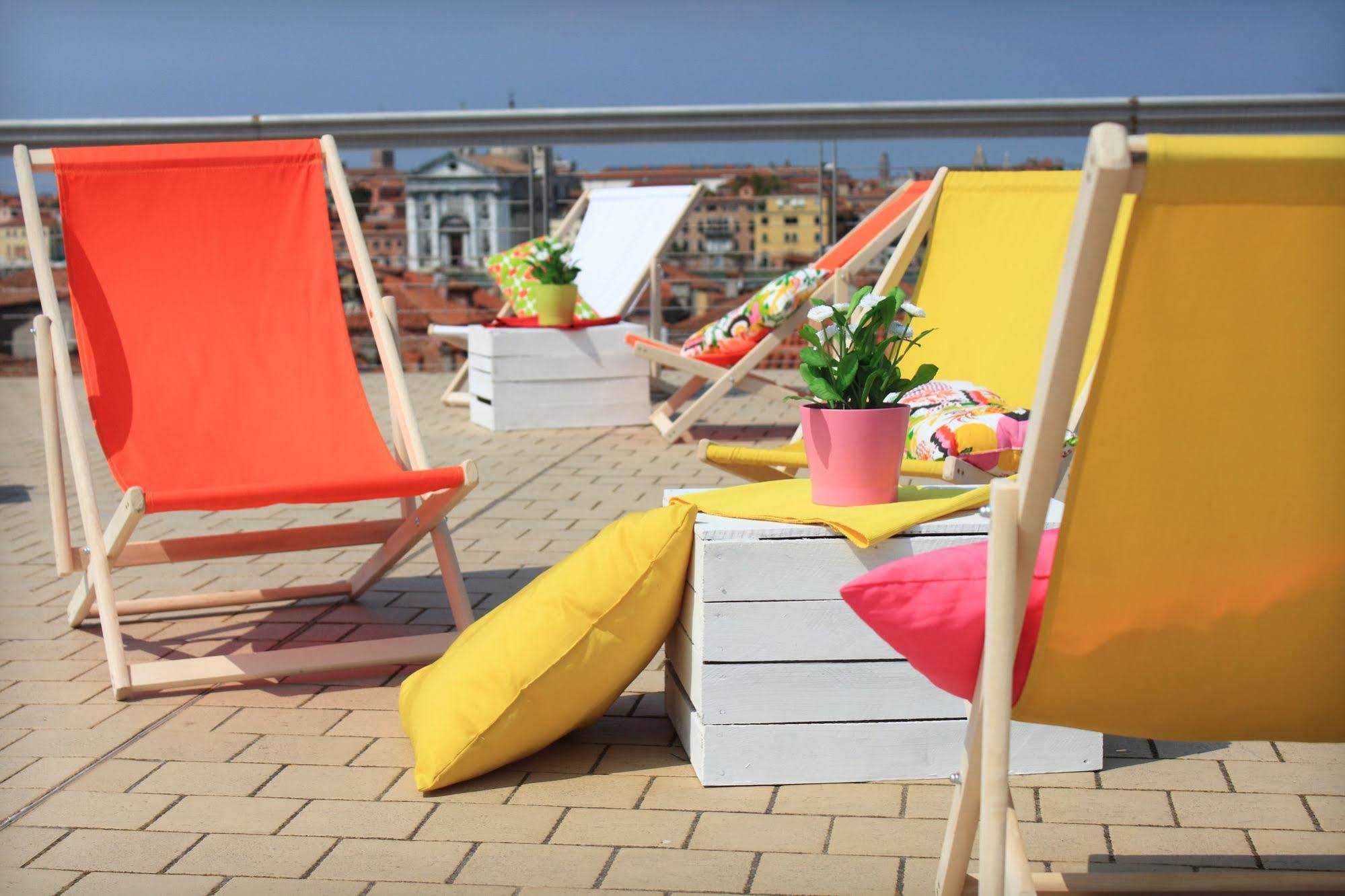 Sunny Terrace Hostel Venedig Exteriör bild
