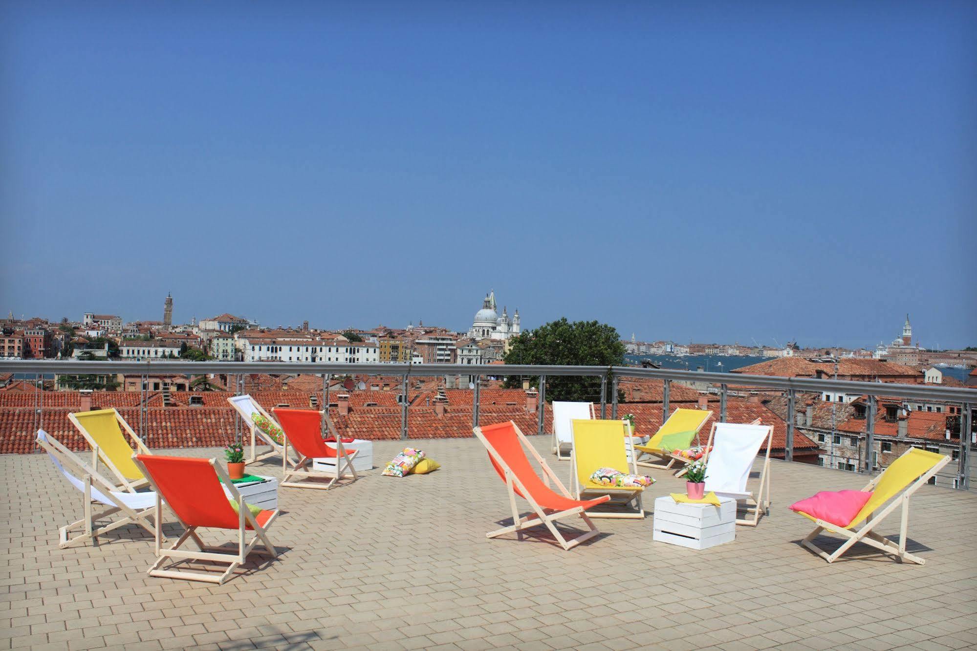 Sunny Terrace Hostel Venedig Exteriör bild