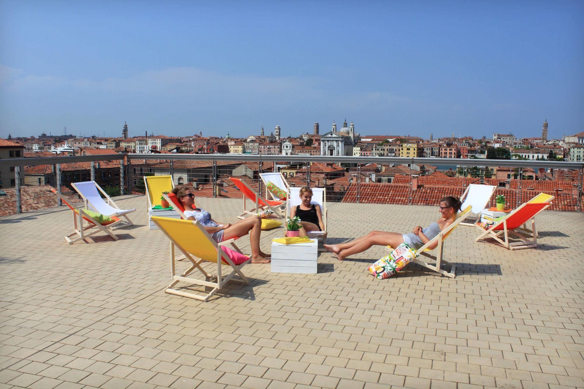 Sunny Terrace Hostel Venedig Exteriör bild