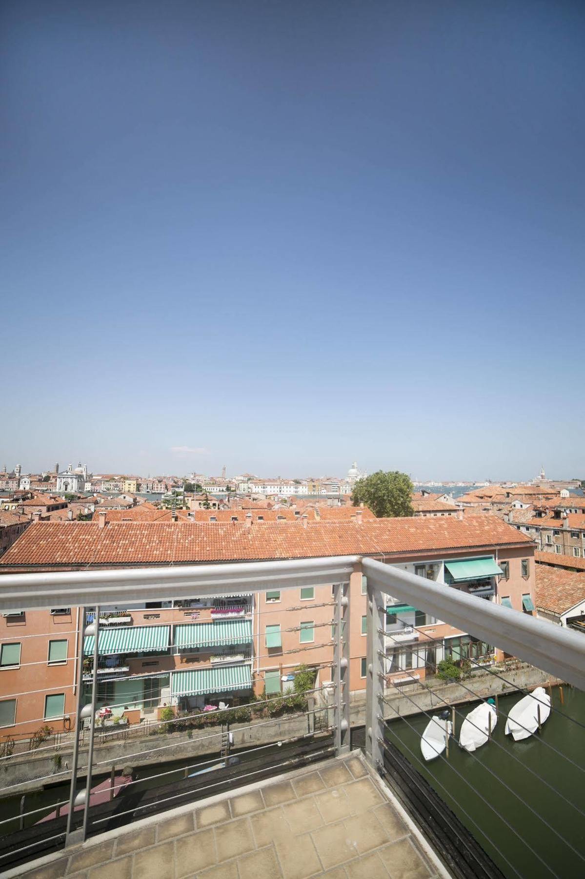 Sunny Terrace Hostel Venedig Exteriör bild